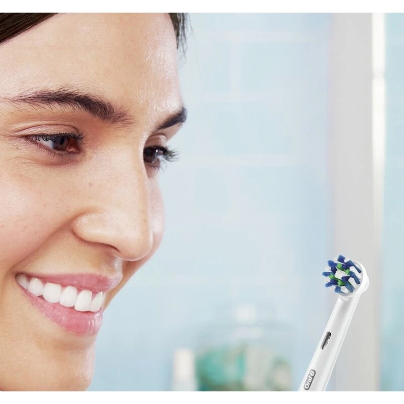 Oral-B PRO Series 1 suaugusiųjų besisukantis-osciliuojantis dantų šepetėlis juodas