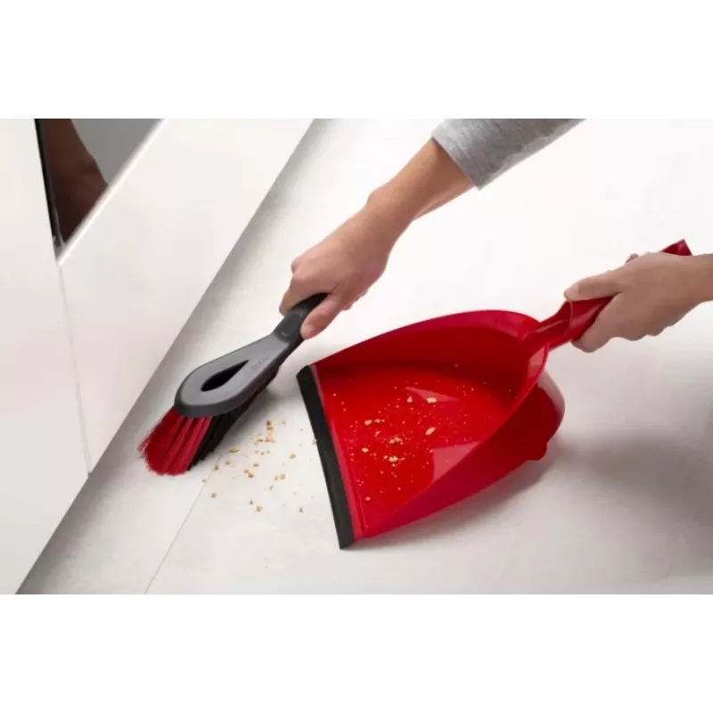 Šluotelė ir šiukšliadėžė VILEDA 141742 – technopolimerinė šiukšliadėžė, plastikinė rankena, minkšti/kieti šereliai, juoda, pakabinimo anga