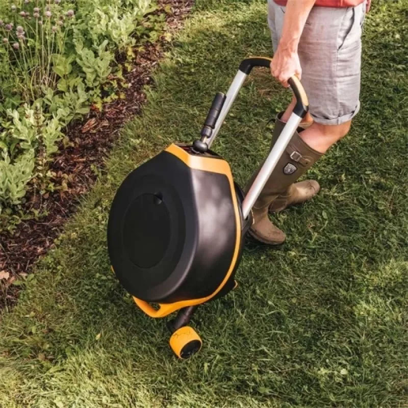 Fiskars sodo būgnas su XL žarna ant ratų