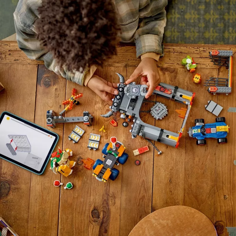 LEGO 72039 Super Mario Bowserio tvirtovė su Mario Kart – interaktyvus konstravimo rinkinys