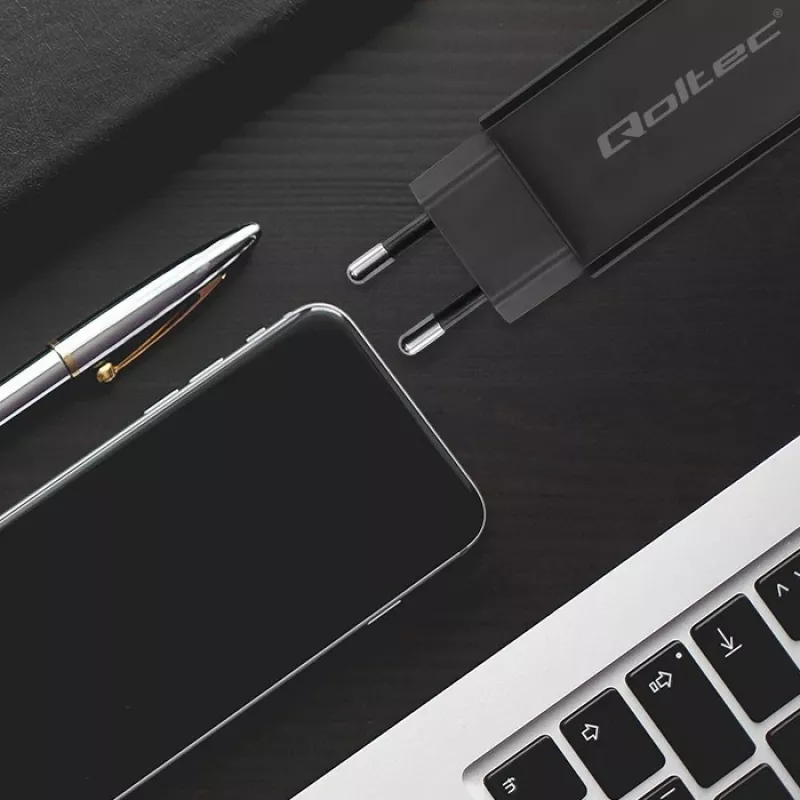 GaN nešiojamojo kompiuterio kroviklis QOLTEC 52419 65 W USB-C PD 5 V/20 V 3 A/3,25 A, 220–240 V, 1,8 m laidas, juodas
