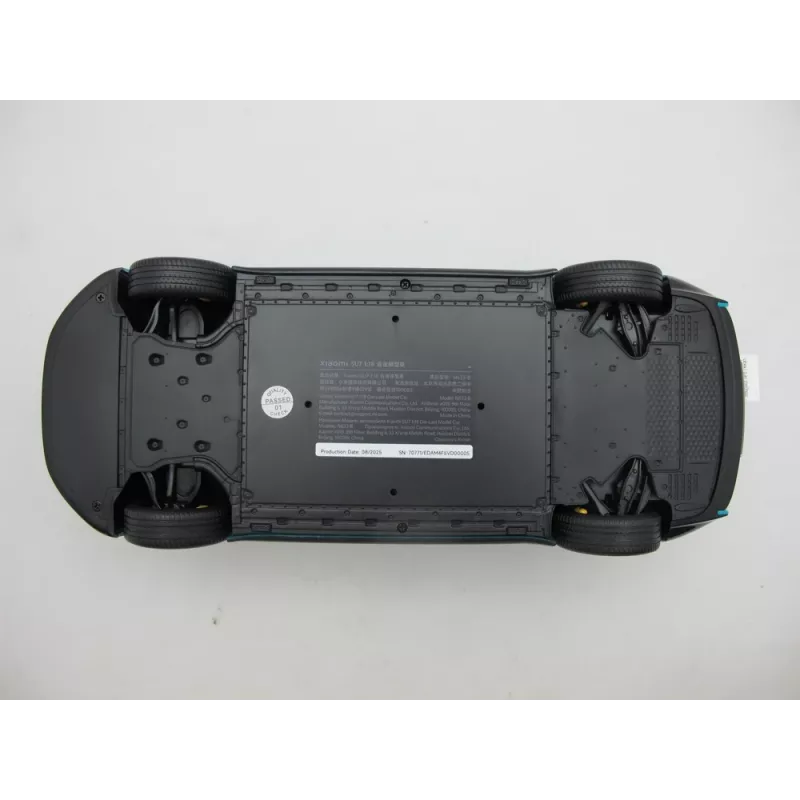 Lieto modelio automobilis Xiaomi SU7 1:18 – surinktas klasikinis automobilis, 278×108×81,5 mm