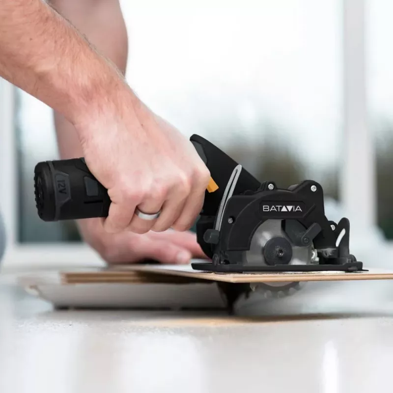 Batavia B.V. | 12V belaidis diskinis pjūklas 85 mm - Fixxpack 2.0 rinkinys (su 2.0Ah baterija ir USB-C įkrovimo laidu)