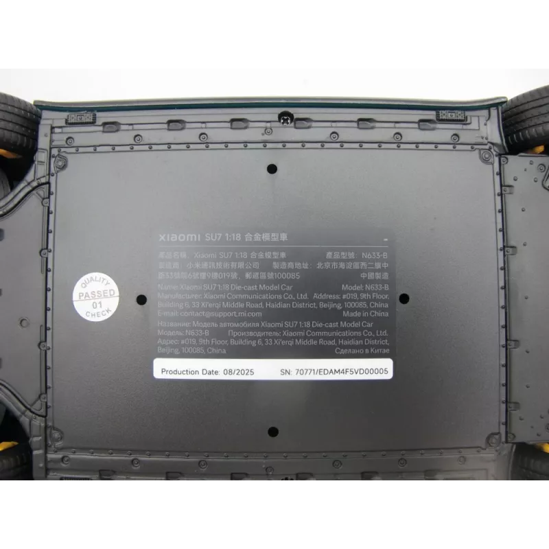 Lieto modelio automobilis Xiaomi SU7 1:18 – surinktas klasikinis automobilis, 278×108×81,5 mm