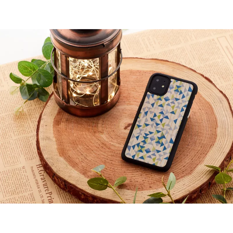 Korpusas iPhone 11 man and wood — mėlynas trikampis ant juodo, kietas apvalkalas