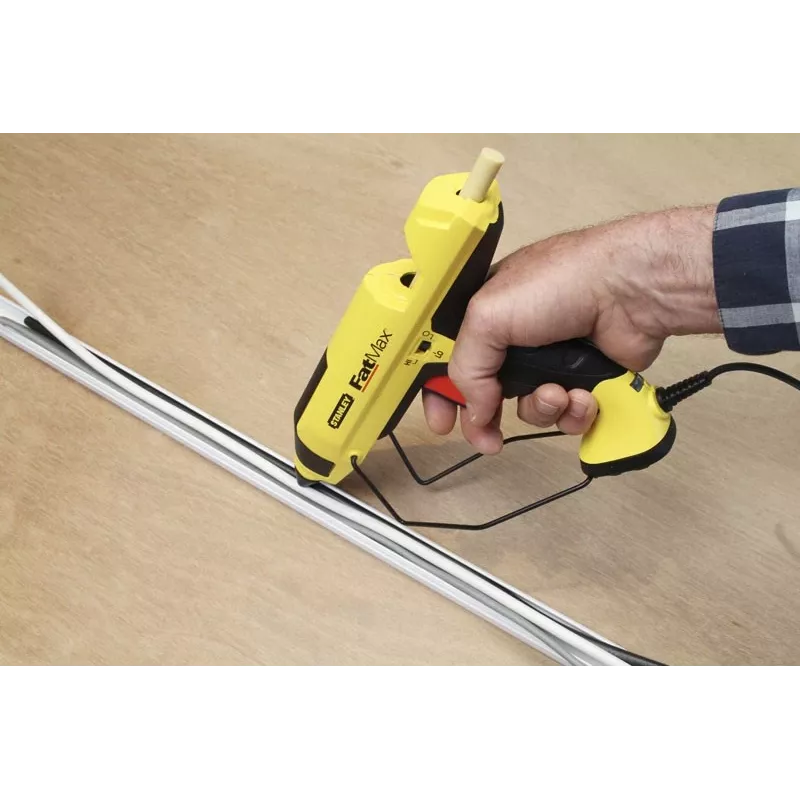 Karštų klijų pistoletas STANLEY FatMax GR 100 R, 200 W, 18,83 g/min, tinklinis, 1 min įšilimas, juodai geltonas