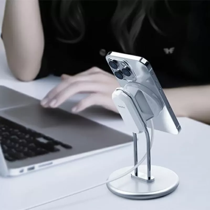 Telefono stovas SODI SIM-300 sidabrinis MagSafe – stalinis laikiklis su magnetiniu fiksavimu
