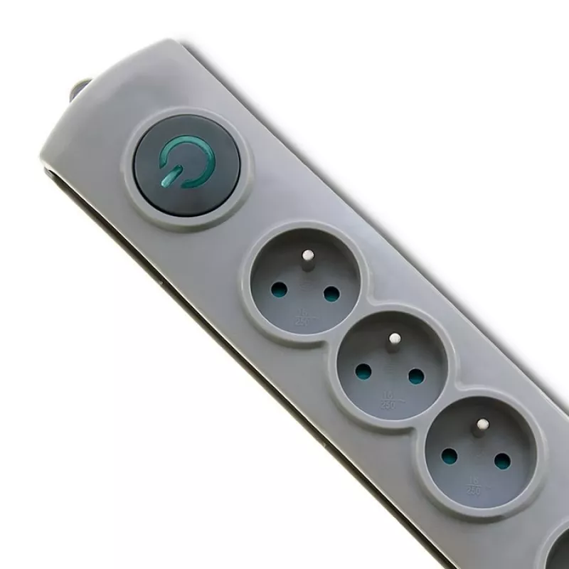 Qoltec 50164 apsauginis filtras su 4 kištukiniais lizdais, 2,5 m kabeliu