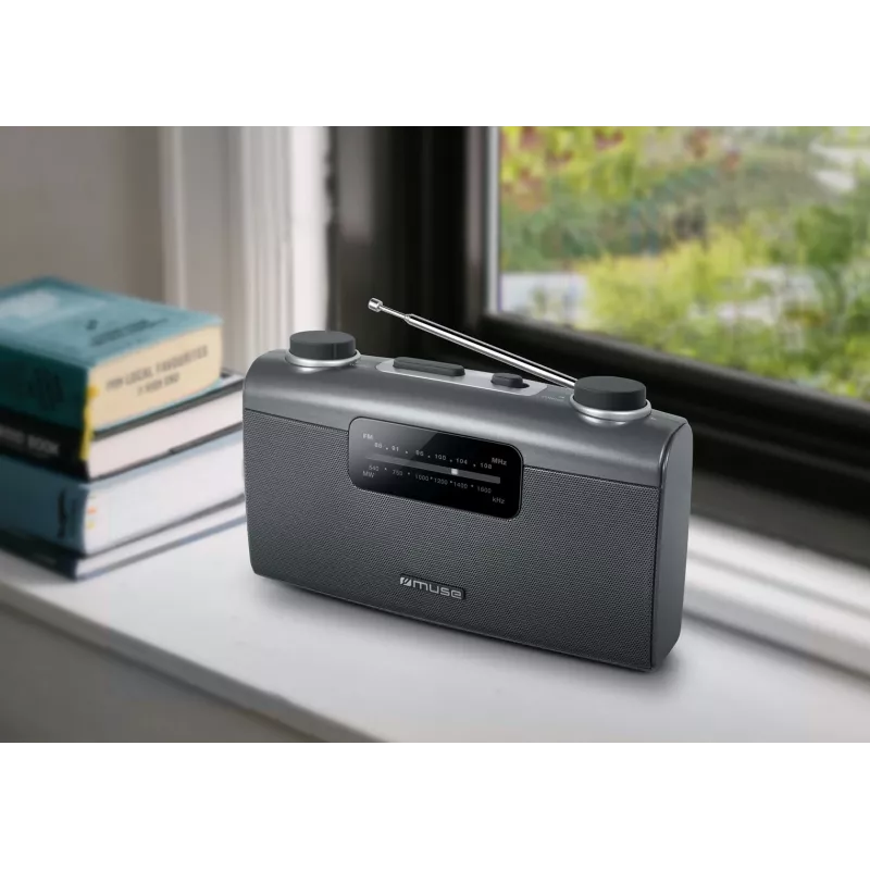 Nešiojamas radijo imtuvas Muse M-058 R — AM/FM, sukamas garsumo reguliatorius, baterijos arba 230 V maitinimas, juoda/pilka