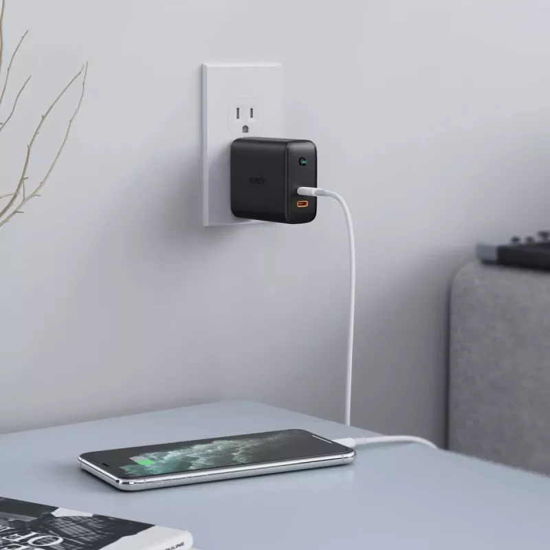 AUKEY PA-D2 mobiliojo įrenginio kroviklis 36W Juodas