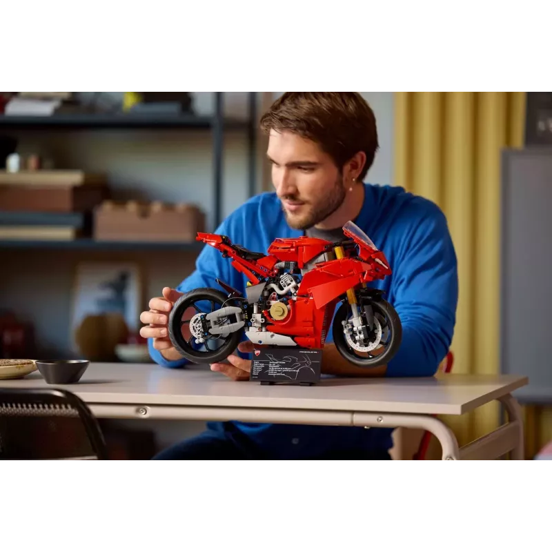 LEGO TECHNIC 42202 Ducati Panigale V4 S motociklo modelis