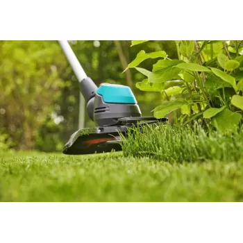 Gardena EasyCut 23/18V paruoštas naudoti rinkinys – belaidis žoliapjovė 2 Ah – pjovimo plotis 230 mm – 2,4 kg (14700-20)