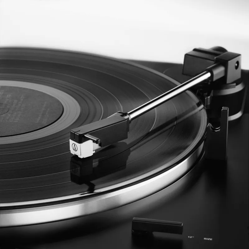 Audio-Technica AT-LP60XUSB automatinė juostinė pavara analoginis ir USB grotuvas juodas
