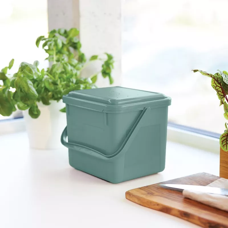 Atliekų rūšiavimo konteineris rotho Green 4,5 l – kompaktiška technopolimerinė dėžė su pakabinimo anga