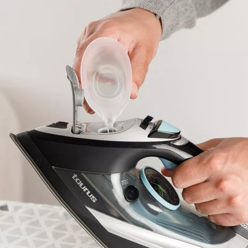 Sausas ir garinis lygintuvas Taurus Geyser Eco 3200 W, 220 g/min garo smūgis, anoduotas padas, juodas