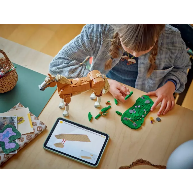 LEGO Creator 3-in-1 Magnificent Steed 31166 konstruktorius – 685 detalių, 9+ metų