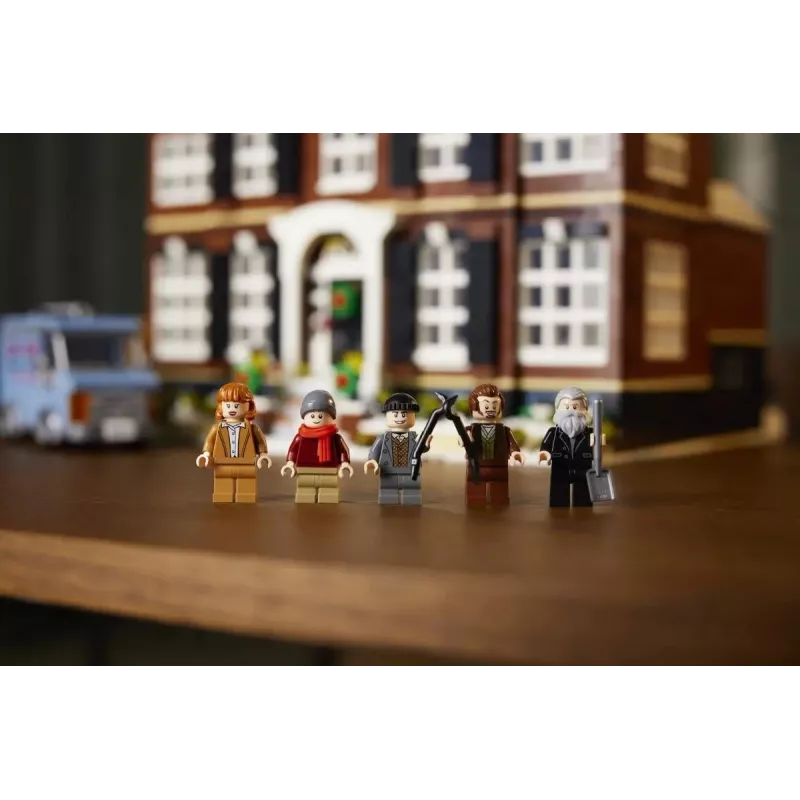 LEGO Ideas 21330 Vieni Namuose