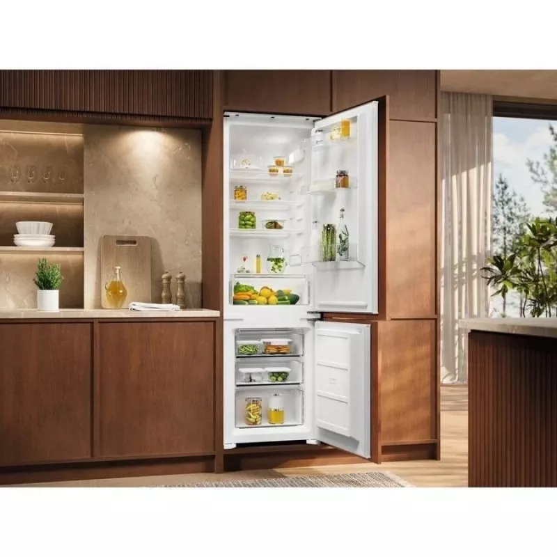 Įmontuojamas šaldytuvas-šaldiklis Electrolux ENS3SE18S — nerūdijantis plienas, viršuje esantis šaldiklis, reversinės durelės, energijos klasė E