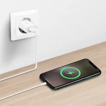 USB-A sieninis adapteris, 5W, 5V/1A, 1xUSB-A, baltas
