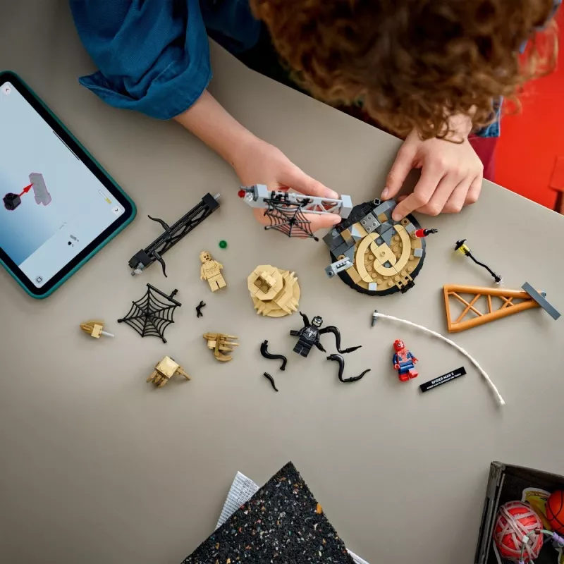 LEGO MARVEL 76334 Epinė kova: Žmogus Voras prieš Smėlio Žmogų