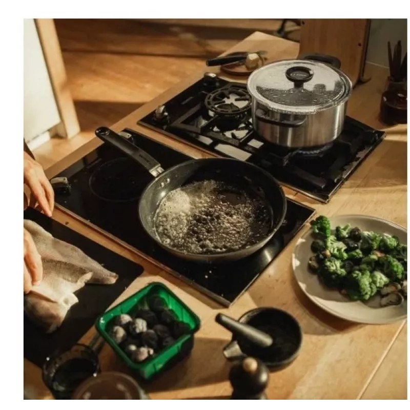 Fiskars Functional Form keptuvė, 26 cm, su keramine danga