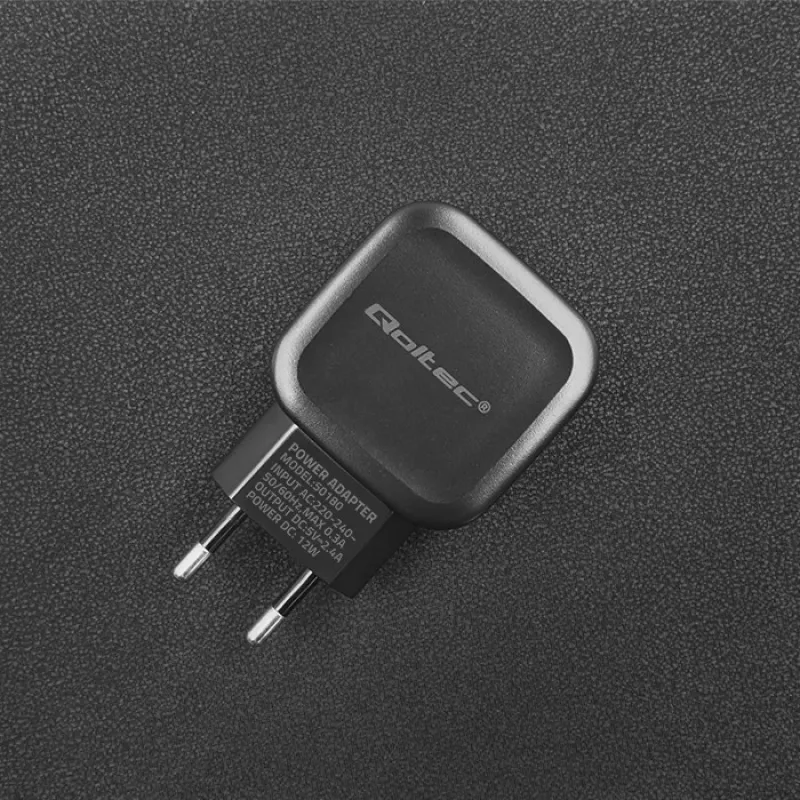 AC sieninis įkroviklis QOLTEC 50186 išmaniajam telefonui ir planšetei, 5 V 3,4 A, 17 W, 2× USB, juodas