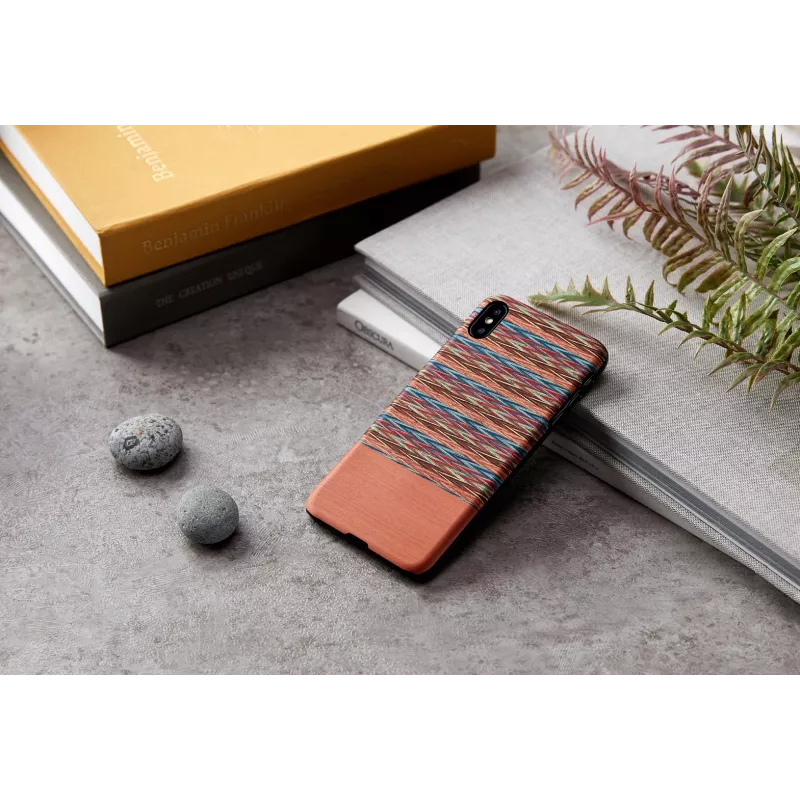 Dėklas iPhone XS Max man and wood su languotu rudu raštu ir juodu apvadu