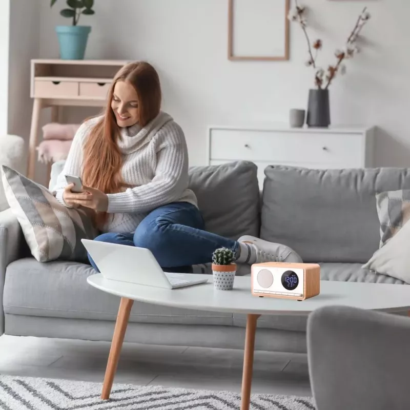MANTA RDI912W Rimini radijo laikrodis su Bluetooth ir belaidžiu įkrovimu, baltas
