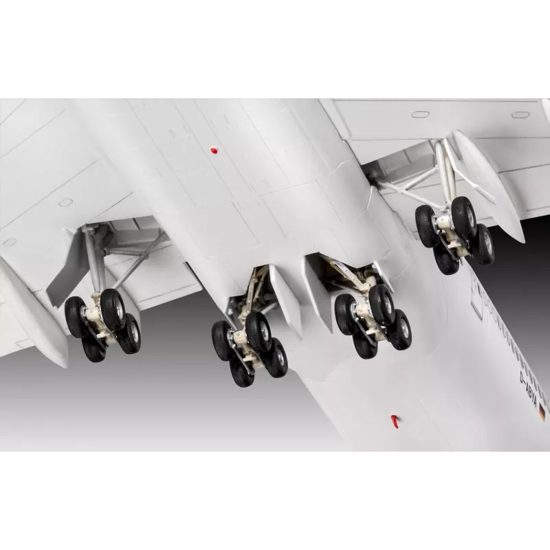 Replė Revell Boeing 747-8 Lufthansa nauja dažymo schema