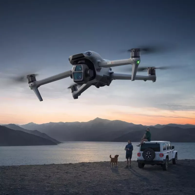 Kvadrakopteris DJI Air 3S RC-N3 – 50 MP kamera, 4K, 4 rotoriai, maks. greitis 27 m/s, nuotolis 32 000 m, 4276 mAh baterija, pilka