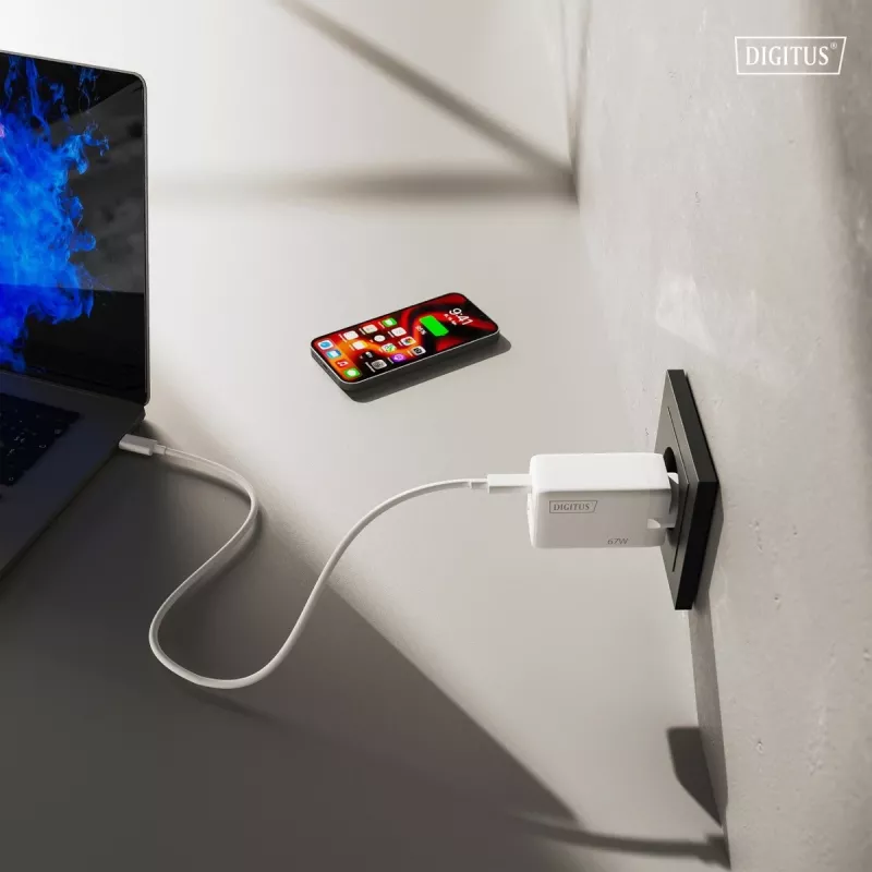 Sieninis įkroviklis DIGITUS DA-10303 67W GaN, 2× USB-C + 1× USB-A, 100–240 V, baltas