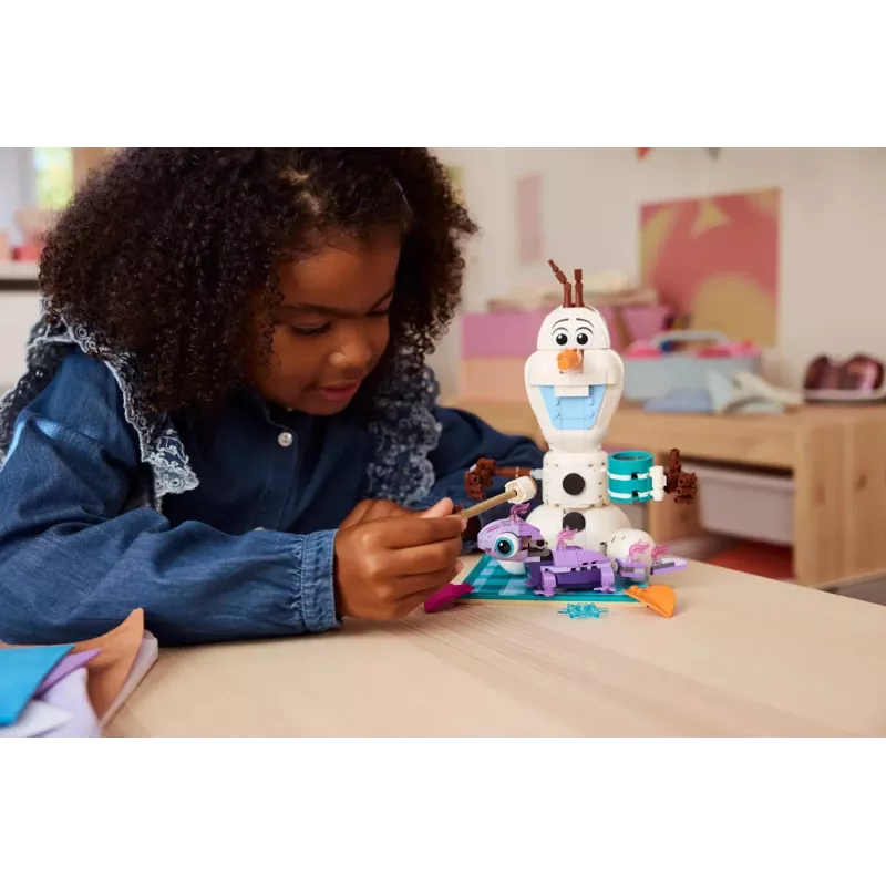 LEGO DISNEY 43287 Olaf ir Bruni iškylauja