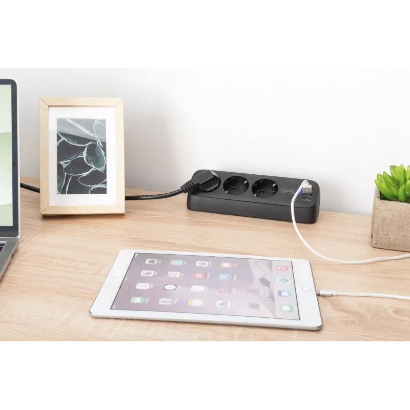 DIGITUS 3-jų lizdų ilginimo blokas su 2×USB-A ir 1×USB-C, 3 AC lizdai (E/F tipas), 1,5 m laidas, juodas