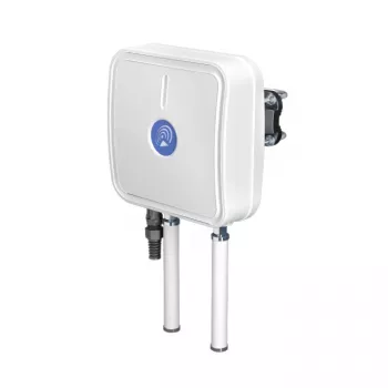 Kryptinė antena QuWireless QuMax A360M – kryptinė PoE/LAN antena, 0,694–2,7 GHz juostos, 4–6 dBi stiprinimas, vertikali poliarizacija