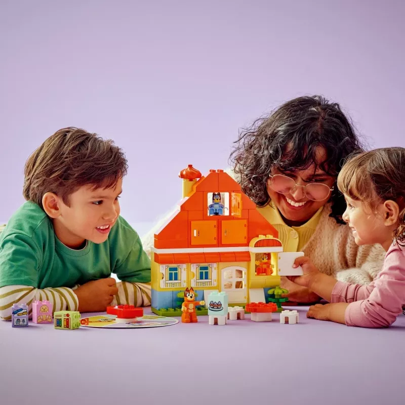 Konstruktorius LEGO Bluey šeimos namas su atminties žaidimu 10459 — 83 dalys, 3 minifigūrėlės, nuo 3 m.