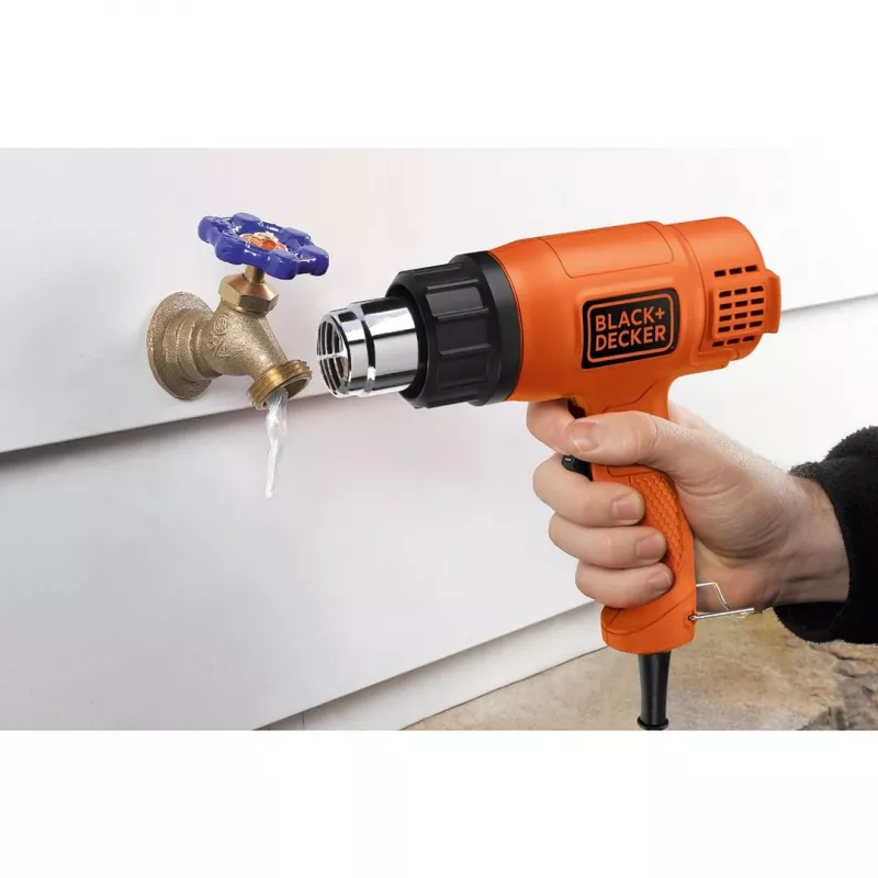 Šilumos pistoletas Black & Decker KX1650 — 1750 W, iki 600 °C, oro srautas 570–740 l/min, 2 m laidas, 600 g