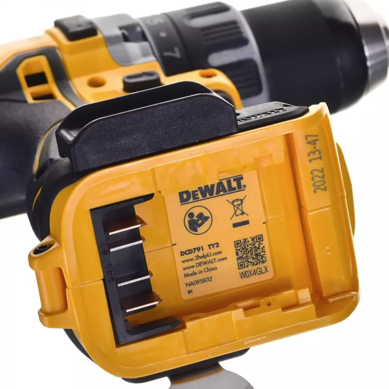 Gręžtuvas su sukimo funkcija DeWalt DCD791D2-QW, 18V Li-Ion, 2×2Ah akumuliatoriai, 13 mm greito užveržimo griebtuvas, 70 Nm, 1,5 kg