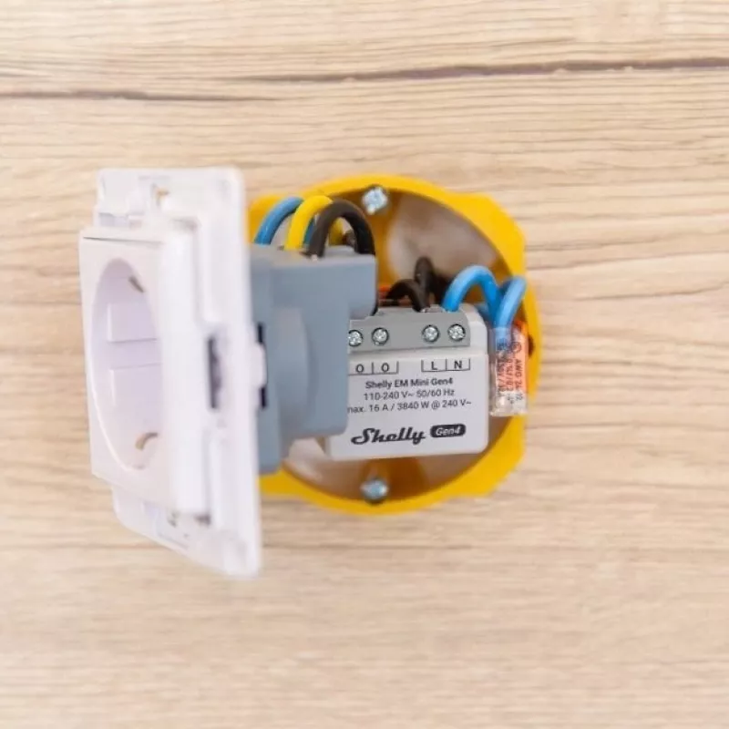 „Shelly Relay EM Mini Gen4“ išmanioji relė 1 kanalas Wi‑Fi Matter Zigbee Bluetooth 8A, 110–240V, energijos matuoklis