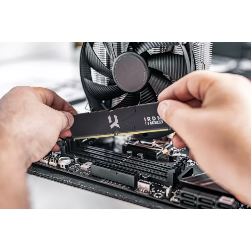 Atminties rinkinys DDR5 IRDM 32GB (2×16GB) 8000 MHz CL36 juodas