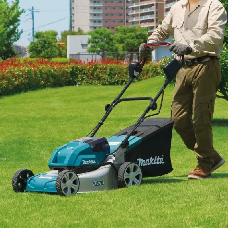 Akumuliatorinė vejapjovė Makita DLM460Z juoda, mėlyna