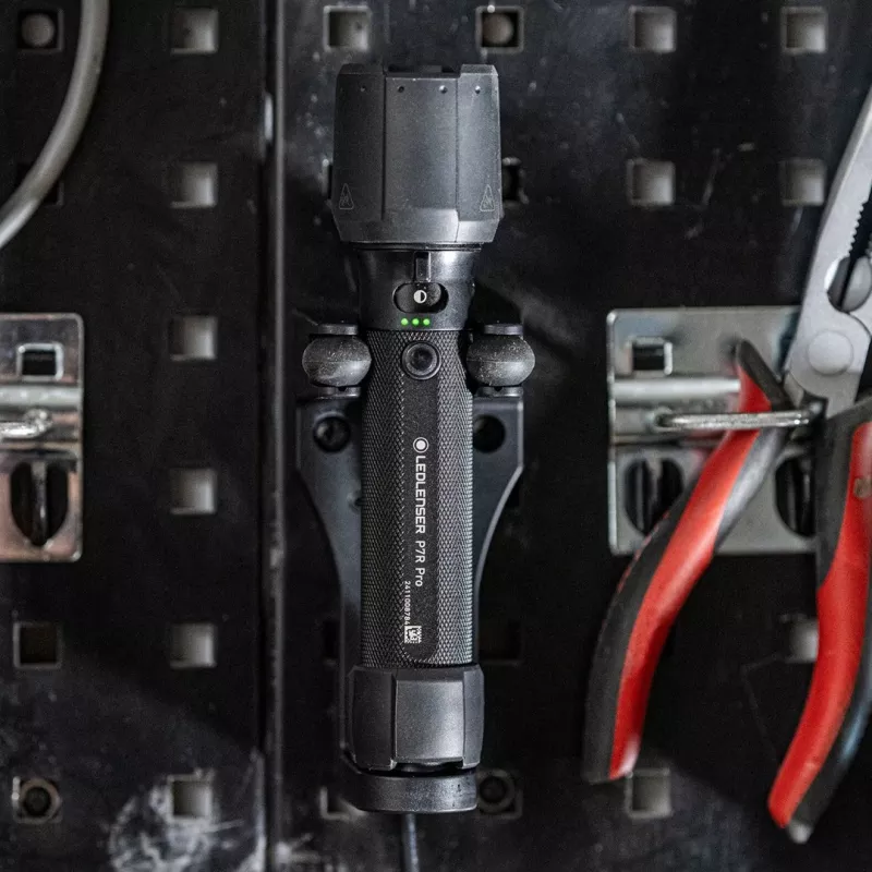 Ledlenser P7R Pro Juodas Rankinis Žibintuvėlis LED