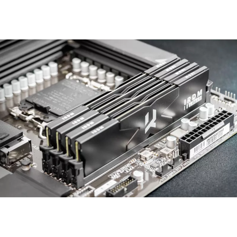 Atminties rinkinys DDR5 IRDM 32GB (2×16GB) 8000 MHz CL36 juodas