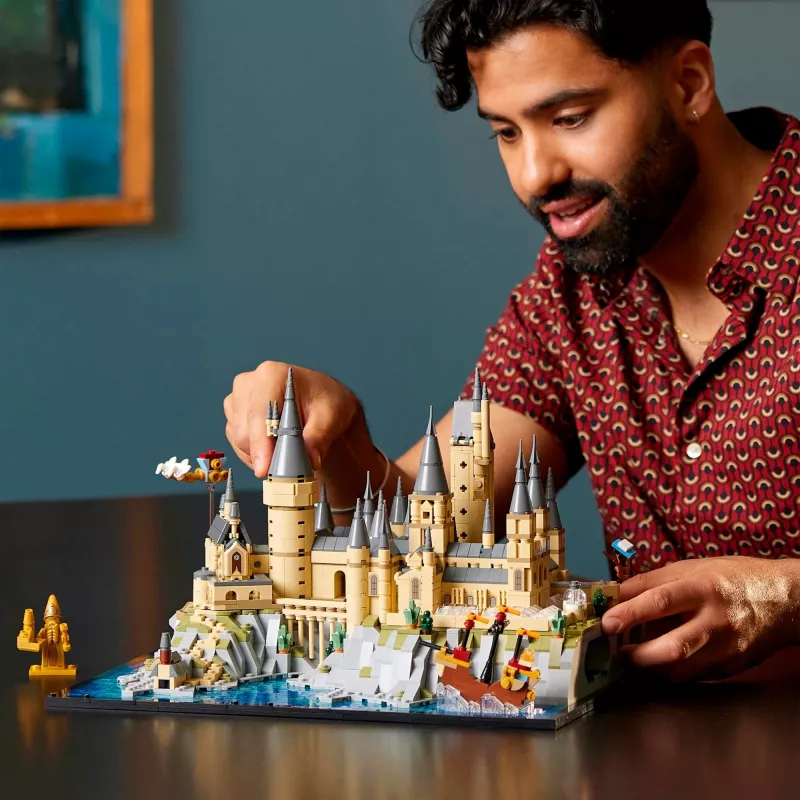 LEGO 76419 Haris Poteris Hogvartso pilis ir teritorija – didelis suaugusiems skirtas rinkinys su ikoniškomis vietomis: Didžiąja sale, Paslapčių kambariu ir kt.