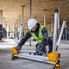 Stovas kampiniam pjūklui DeWalt DE7033 – aliumininis sulankstomas, 4 kojos, išplečiamas iki 2,5 m, talpa 227 kg, 16 kg