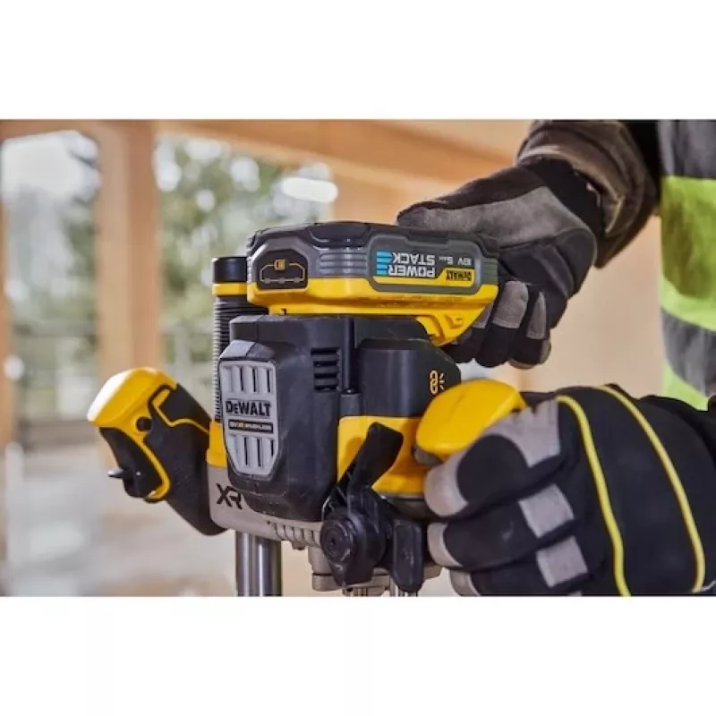 Plunginis frezatorius DeWalt DCW620NT-XJ, akumuliatorinis, bešepetėlis, 18 V, 1600 W, 11–23 tūkst. aps./min., 12,7 mm griebtuvas, dulkių išmetimas, LED, 3,6 kg, dėklas