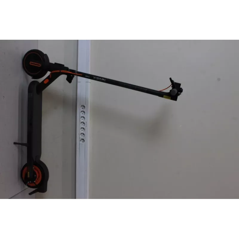IŠPARDAVIMAS. Xiaomi Electric Scooter 4 Go EU (naudotas) | 250 W | 20 km/h | 8,1 colio | Juoda/Oranžinė
