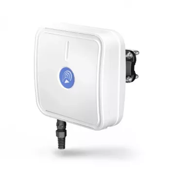 Kryptinė tinklo antena QuWireless QuMax – kryptinė PoE/LAN antena 0,694–2,7 GHz, iki 6 dBi, balta