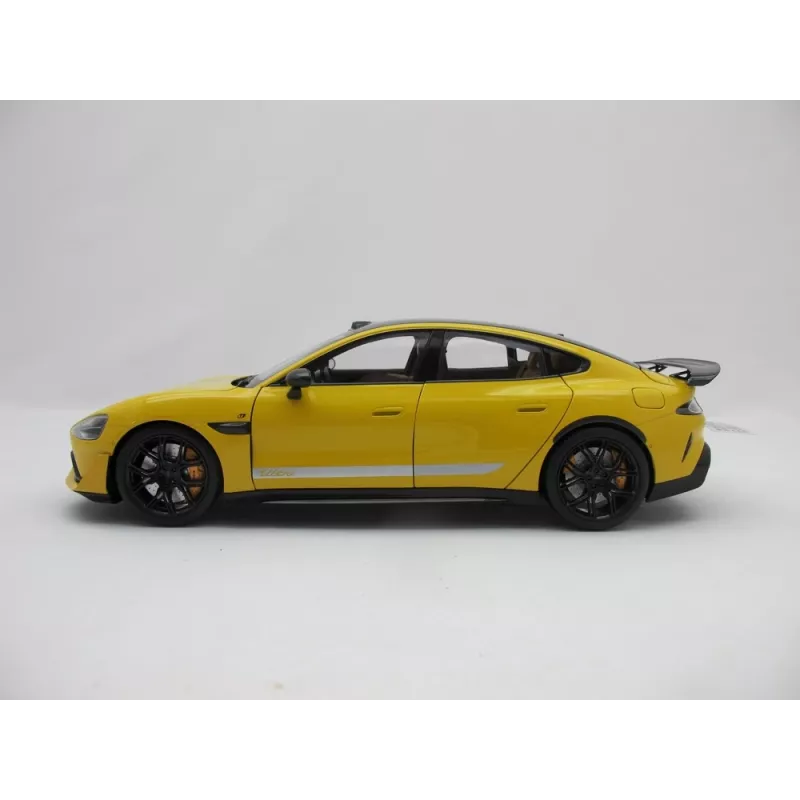 Klasikinio automobilio modelis Xiaomi BHR08KQGL surinktas 1:18 masteliu — 284×110×82.5 mm
