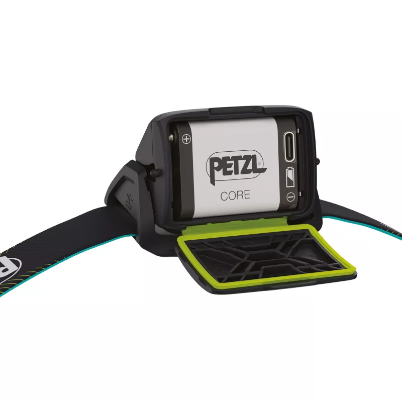 Petzl Actik Core žibintuvėlis žalias E065AB03
