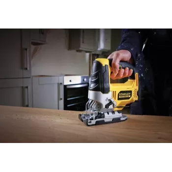 Pjūklas STANLEY FME340K — 710 W, 3000 smūgių/min, pjovimo gylis medienoje 85 mm, pliene 10 mm, viršutinė rankena, kampo reguliavimas